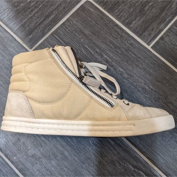 Chanel | Quilted High Top Sneakers G30617 - Picture 4 of 13